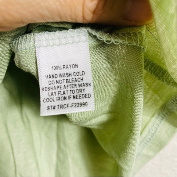 Tresics Short Sleeve Cropped  Light Green Top  NWT Size: Small - Picture 5 of 7